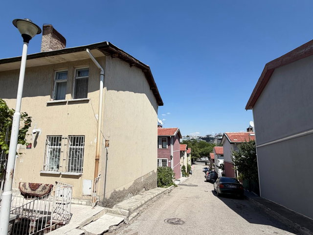 UĞUR MUMCU MAH. KÜLTÜR BİRLİK SİTESİNDE SATILIK KÖŞE VİLLA