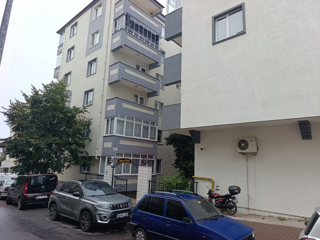 ÇERKEZKÖY’ ÖZTRAK CADDESİ DOĞU-GÜNEY CEPHELİ, 2+1, BALKONLU, EN ÜST KAT KİRALIK DAİRE
