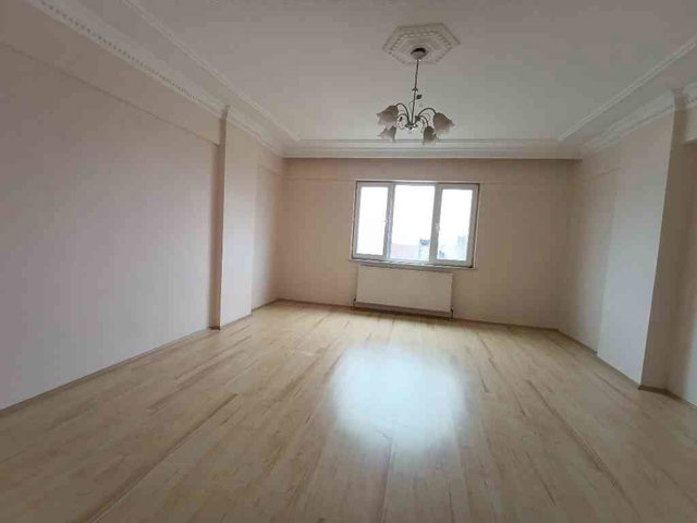 ÇERKEZKÖY’ ÖZTRAK CADDESİ DOĞU-GÜNEY CEPHELİ, 2+1, BALKONLU, EN ÜST KAT KİRALIK DAİRE
