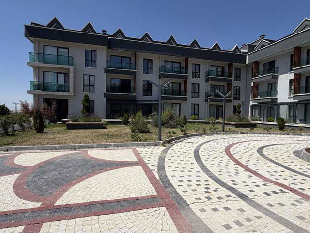 HERA İNCEK SİTESİ’NDE SATILIK ÖZEL BAHÇELİ 1+1 DAİRE