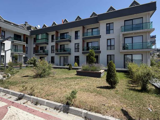 HERA İNCEK SİTESİ’NDE SATILIK ÖZEL BAHÇELİ 1+1 DAİRE