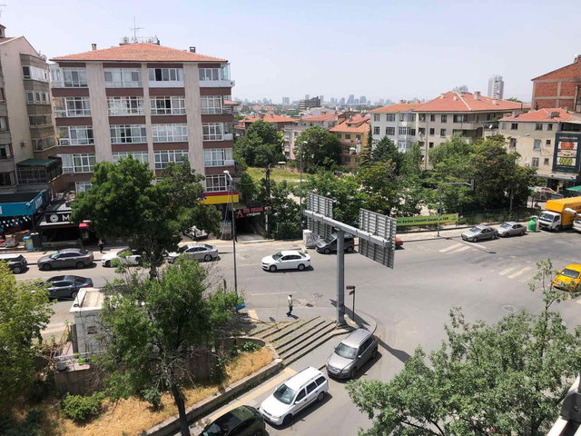 KÜÇÜKESAT’TA  MERKEZI KONUMDA  SATILIK 2+1 DAIRE