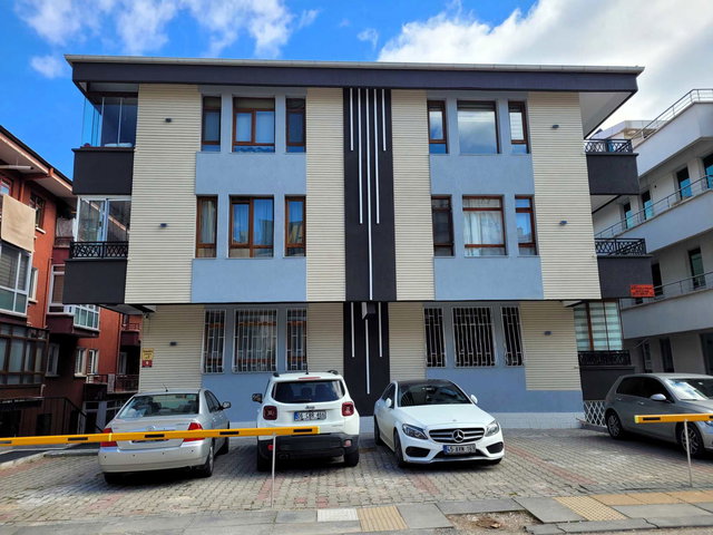 AŞAĞI ÖVEÇLER'DE 2+1 BAKIMLI DAİRE (90M²)
