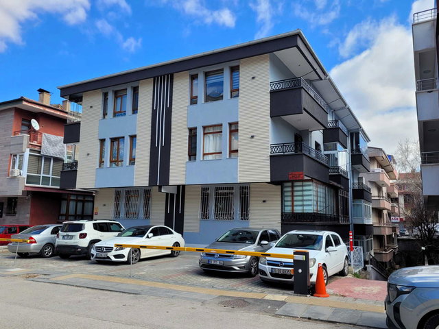 AŞAĞI ÖVEÇLER'DE 2+1 BAKIMLI DAİRE (90M²)