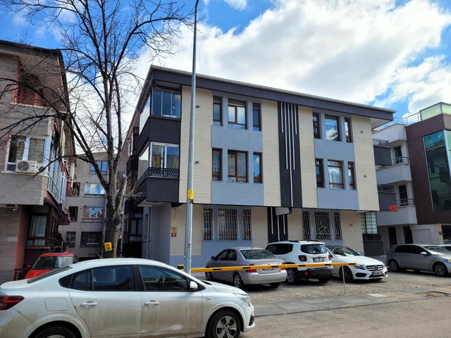 AŞAĞI ÖVEÇLER'DE 2+1 BAKIMLI DAİRE (90M²)