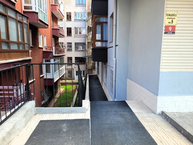 AŞAĞI ÖVEÇLER'DE 2+1 BAKIMLI DAİRE (90M²)