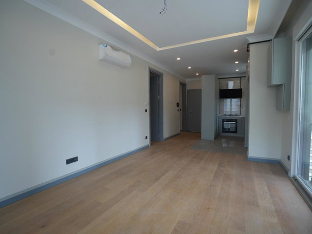 KADIKÖY CADDEBOSTAN BAĞDAT CADDESI HAMAM SOKAK 2+1 BAHÇEKATI