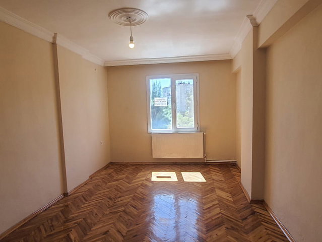 BORNOVA OSMANGAZIDE AŞIK VEYSEL PARKI YAKINI  3+1  KİRALIK DAİRE