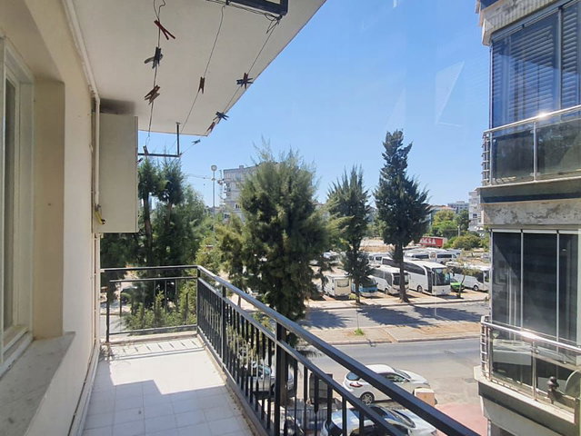 BORNOVA OSMANGAZIDE AŞIK VEYSEL PARKI YAKINI  3+1  KİRALIK DAİRE