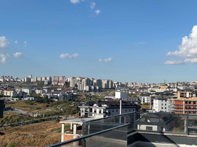 BEYLİKDÜZÜ KAVAKLI’DA 2024 YAPIMI, EN ÜST KAT 2+2 | 2 BANYO | GÜNEY-BATI CEPHE