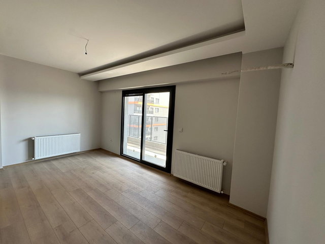 BORNOVA’DA 10. KAT, EŞYALI 1+1 KİRALIK DAİRE | BALKONLU, KOMBİLİ