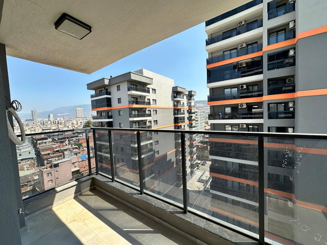 BORNOVA’DA 10. KAT, EŞYALI 1+1 KİRALIK DAİRE | BALKONLU, KOMBİLİ