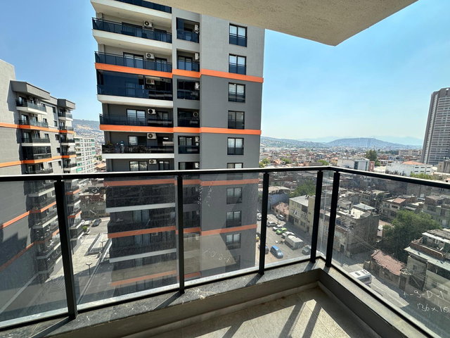 BORNOVA’DA 10. KAT, EŞYALI 1+1 KİRALIK DAİRE | BALKONLU, KOMBİLİ