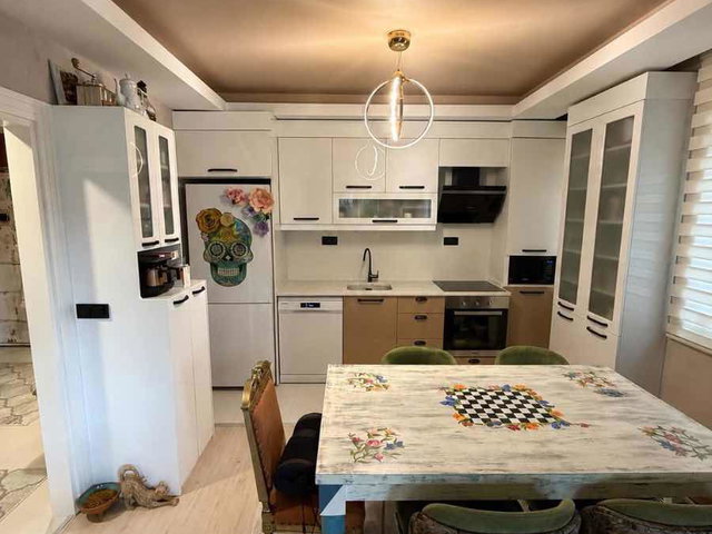 DUMANPARK EVLERİNDE YENİLENMİŞ GENİŞ M² 2+1 SATILIK DAİRE