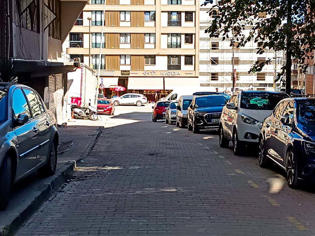 ŞİRİNEVLER MEYDANA METROBÜSE 5 DK. SIFIR, GENİŞ MUTFAKLI, YERDEN ISITMALI KİRALIK DAİRE