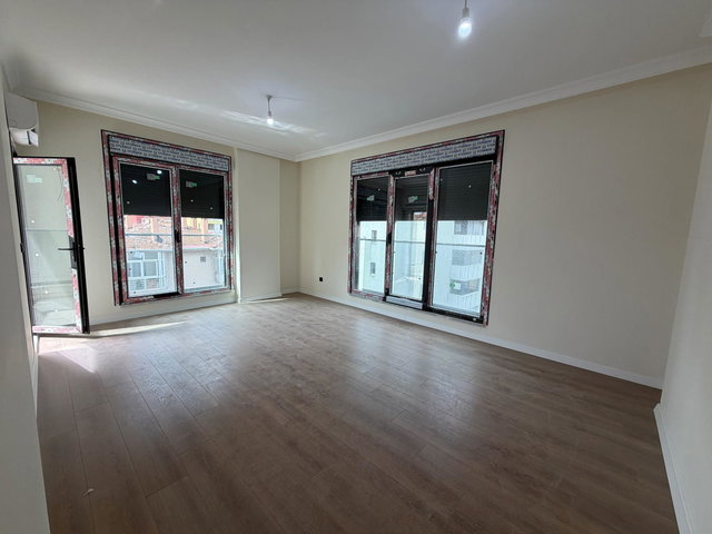KOZYATAĞI SIFIR BİNA KİRALIK 3+1 DAİRE /EBEVEYN BANYOLU-BALKONLU