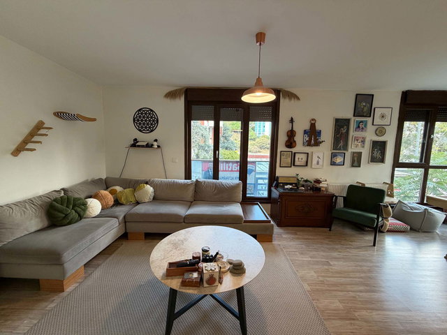 KADIKÖY ACIBADEM METROYANI YENİBİNA SATILIK 2+1 DAİRE K.MUTFAKLI
