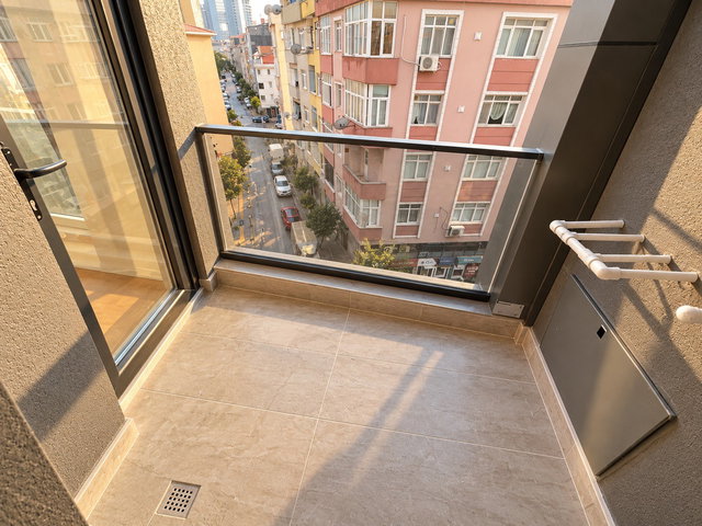 ZEYTİNBURNU SÜMER YENİ BİNA ARAKAT ASANSÖRLÜ  2+1 70 M2