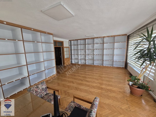 **KIZILAY İNKİLAP SOKAK ARA KAT FERAH OTOPARKLI GENİŞ 4+1 DAİRE*