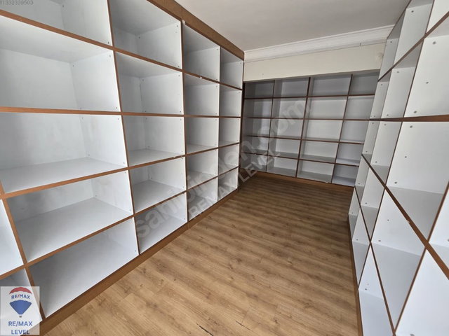 **KIZILAY İNKİLAP SOKAK ARA KAT FERAH OTOPARKLI GENİŞ 4+1 DAİRE*