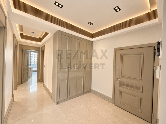 RE/MAX LACİVERT'TEN KOMBİNA PANORAMA GARDEN 'DA 4+1 TERASLI SATILIK DAIRE