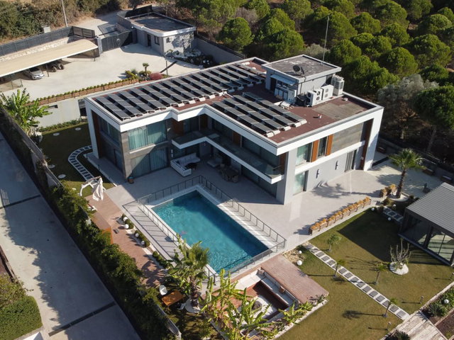 URLA KEKLİKTEPEDE 3.388 M² ARSA İÇERİSİNDE, ÖZEL TASARIM LÜKS VİLLA