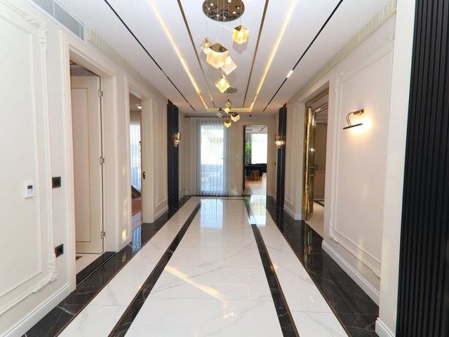 URLA KEKLİKTEPEDE 3.388 M² ARSA İÇERİSİNDE, ÖZEL TASARIM LÜKS VİLLA