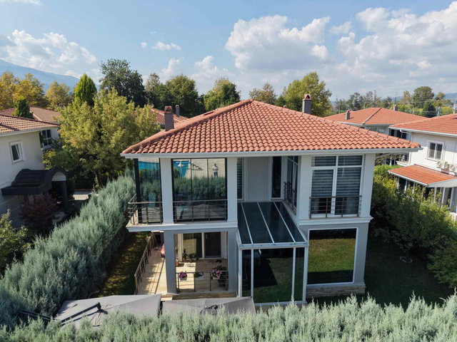 SAPANCA RÜSTEMPAŞA METEHAN KONAKLARINDA SATILIK MÜSTAKİL VİLLA