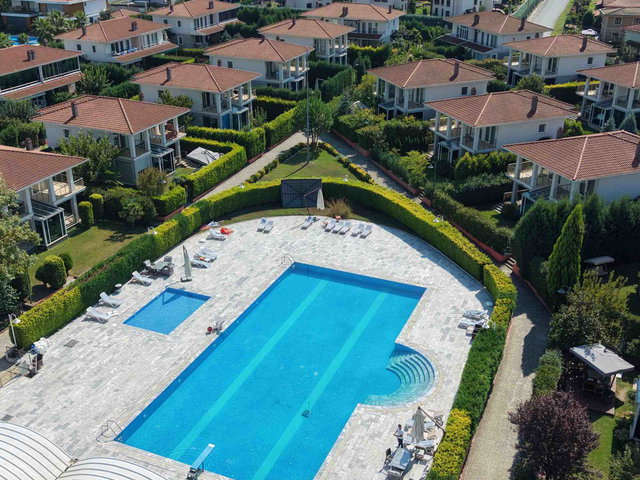 SAPANCA RÜSTEMPAŞA METEHAN KONAKLARINDA SATILIK MÜSTAKİL VİLLA