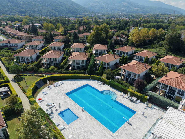 SAPANCA RÜSTEMPAŞA METEHAN KONAKLARINDA SATILIK MÜSTAKİL VİLLA