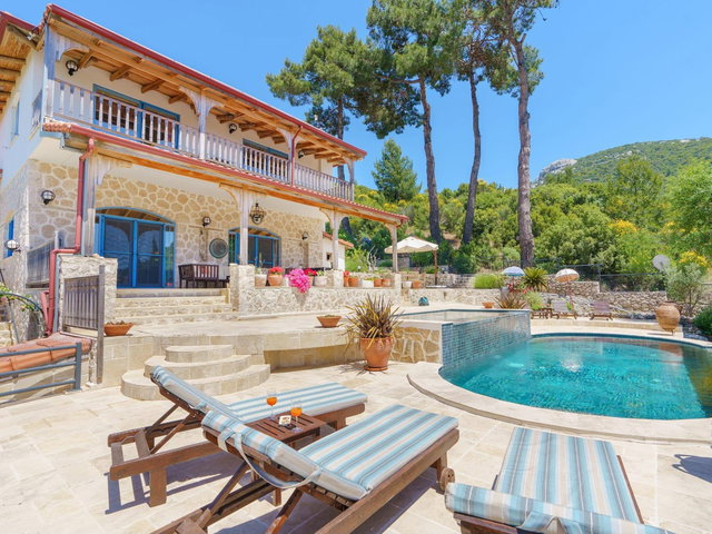 ANTALYA KAŞ DOĞA ICINDE MÜSTAKİL ÖZELLİKLERİ OLAN VİLLA!!