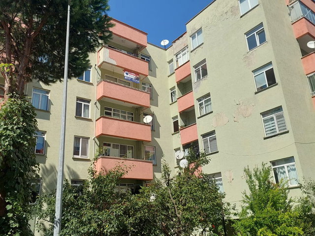 GAZİLER KÖY SİTESİ A-2 BLOK'TA DENİZ & ŞEHİR MANZARALI 2+1 SATILIK DAİRE