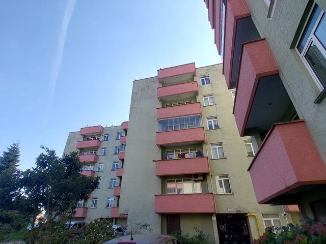 GAZİLER KÖY SİTESİ A-2 BLOK'TA DENİZ & ŞEHİR MANZARALI 2+1 SATILIK DAİRE