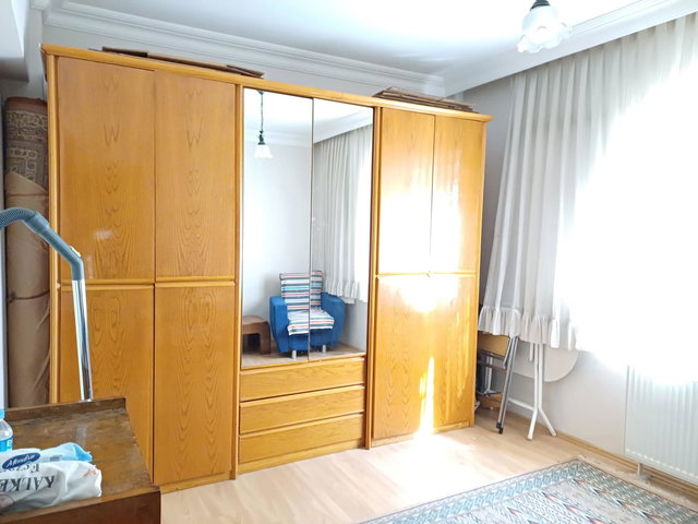 YAKACIK MERKEZ 7/24 GÜVENLİKLİ KIRLANGIÇ SİTESİ BALKONLU FULL MOBİLYALI 2+1 KİRALIK