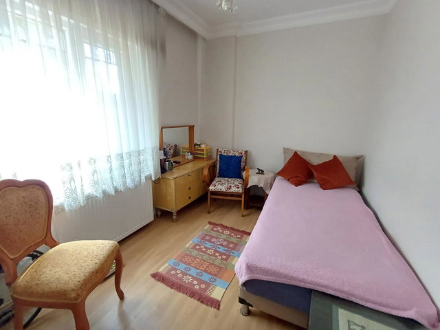 YAKACIK MERKEZ 7/24 GÜVENLİKLİ KIRLANGIÇ SİTESİ BALKONLU FULL MOBİLYALI 2+1 KİRALIK