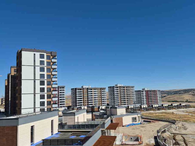 ESKIŞEHIRYOLU ÜZERINDE GÜVENLIKLI SITEDE KIRALIK SIFIR 2+1 DAIRE