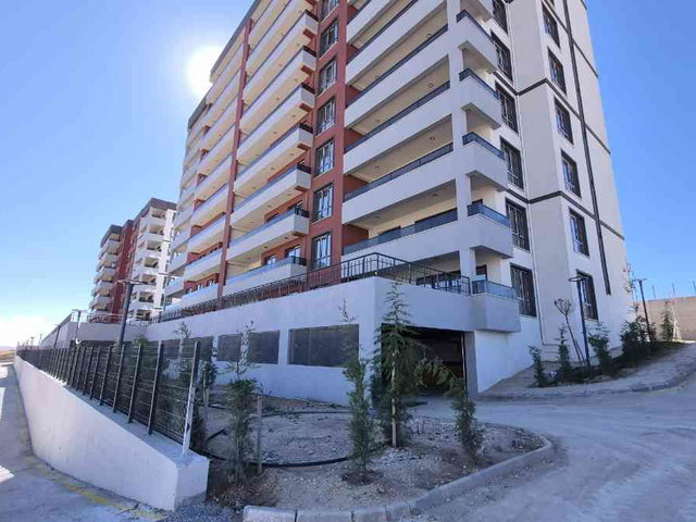ESKIŞEHIRYOLU ÜZERINDE GÜVENLIKLI SITEDE KIRALIK SIFIR 2+1 DAIRE