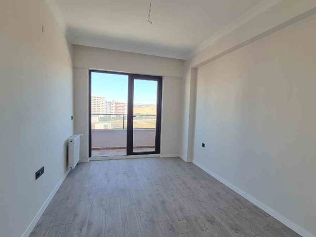 ESKIŞEHIRYOLU ÜZERINDE GÜVENLIKLI SITEDE KIRALIK SIFIR 2+1 DAIRE