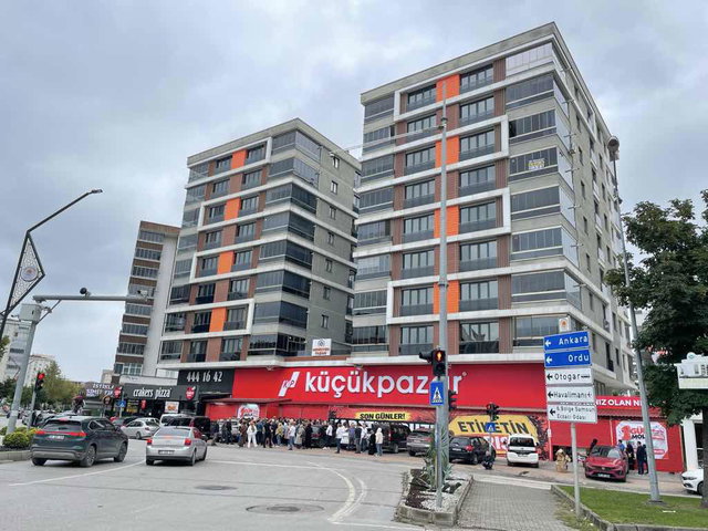 REMAX NEVİN’DEN DEREBAHÇE’DE SİTE İÇİ SATILIK 4+1 LÜKS DAİRE