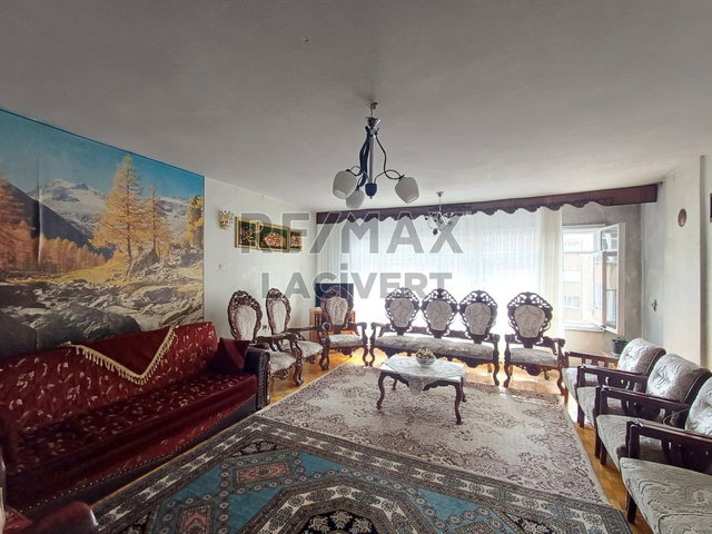 RE/MAX LACİVERT'TEN ÇAYKARA'DA 3+1 SATILIK ARAKAT DAİRE