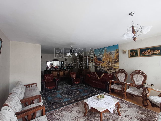 RE/MAX LACİVERT'TEN ÇAYKARA'DA 3+1 SATILIK ARAKAT DAİRE