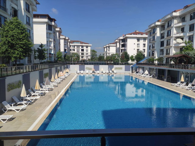 KARTEPE ARSLANBEY’DE 4+1 DUBLEKS KONFORU: 200 M² BRÜT, EŞYALI, BALKONLU, DOĞU-GÜNEY CEPHE
