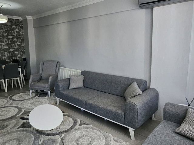 ATATÜRK MAHALLESİNDE FUL EŞYALI 3+1 KİRALIK GENİŞ DAİRE