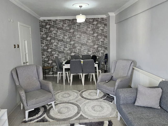 ATATÜRK MAHALLESİNDE FUL EŞYALI 3+1 KİRALIK GENİŞ DAİRE