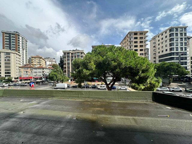AYŞEKADIN METRO ÇIKIŞINDA, GENİŞ TERASLI 4+1 KİRALIK