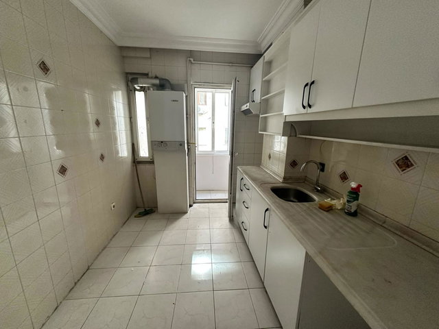 AYŞEKADIN METRO ÇIKIŞINDA, GENİŞ TERASLI 4+1 KİRALIK