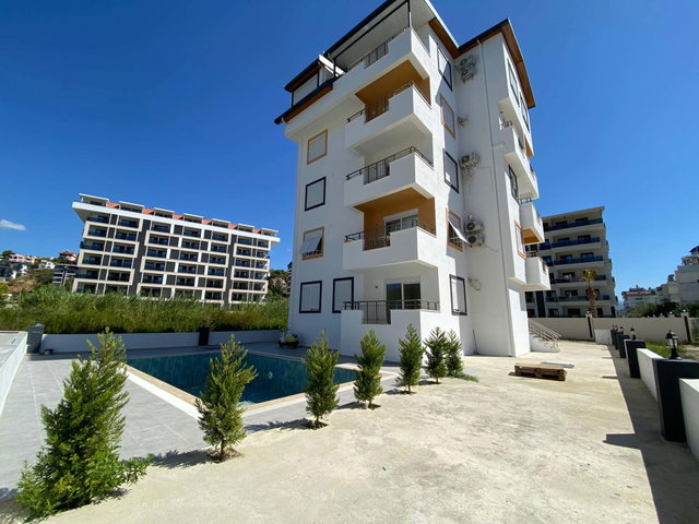 YENİ BİNA | HAVUZLU SİTE | GÜNEY BATI CEPHE 1+1 KİRALIK