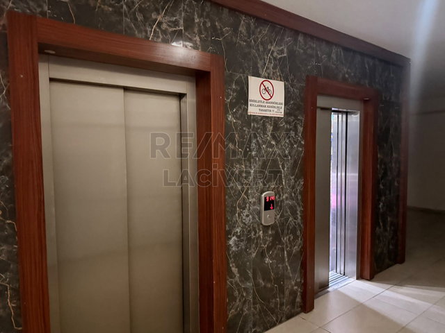 RE/MAX LACİVERT'TEN ŞEHİR MERKEZİ'NDE SATILIK 4+1 DAİRE