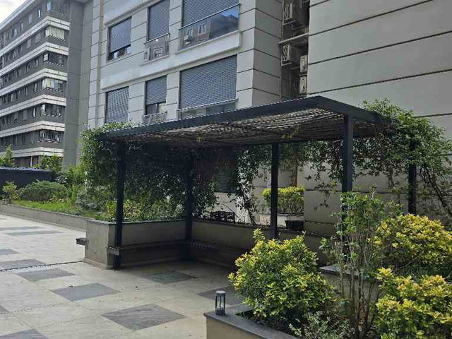 GÖZTEPE  BAĞDAT CADDESİ'NE ÇOK YAKIN , 11. KATTA, REZİDANS KONFORUNDA, AKILCI PLANLANMIŞ 2+1