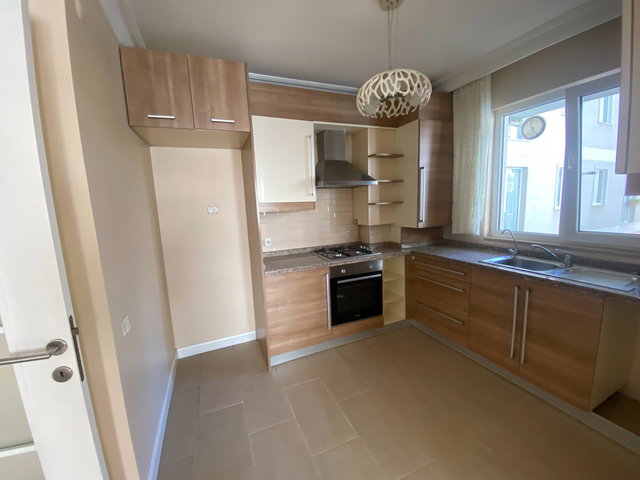 SEVINÇ EVLERI 2 SITESI'NDE HAVUZ MANZARALI 2+1 EBEVEYN B.
